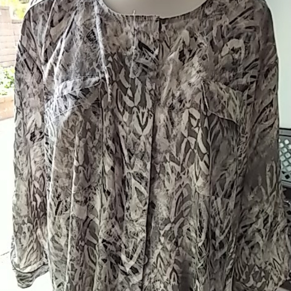 Beverly Drive womens blouse 20-22W/M - Picture 4 of 6